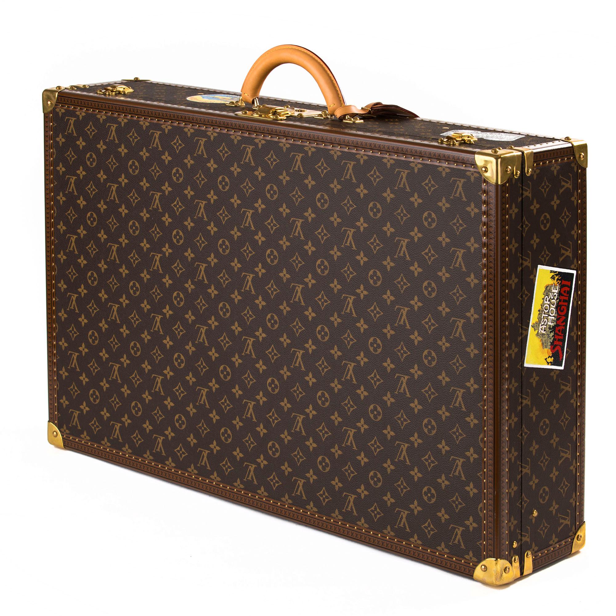 Louis Vuitton Bisten suitcase .

Exclusively painted for Palmer & Penn in Beverley Hills.
This is a one off item.
Beautifully decorated with travel stickers showcasing leading hotels in the world.
 