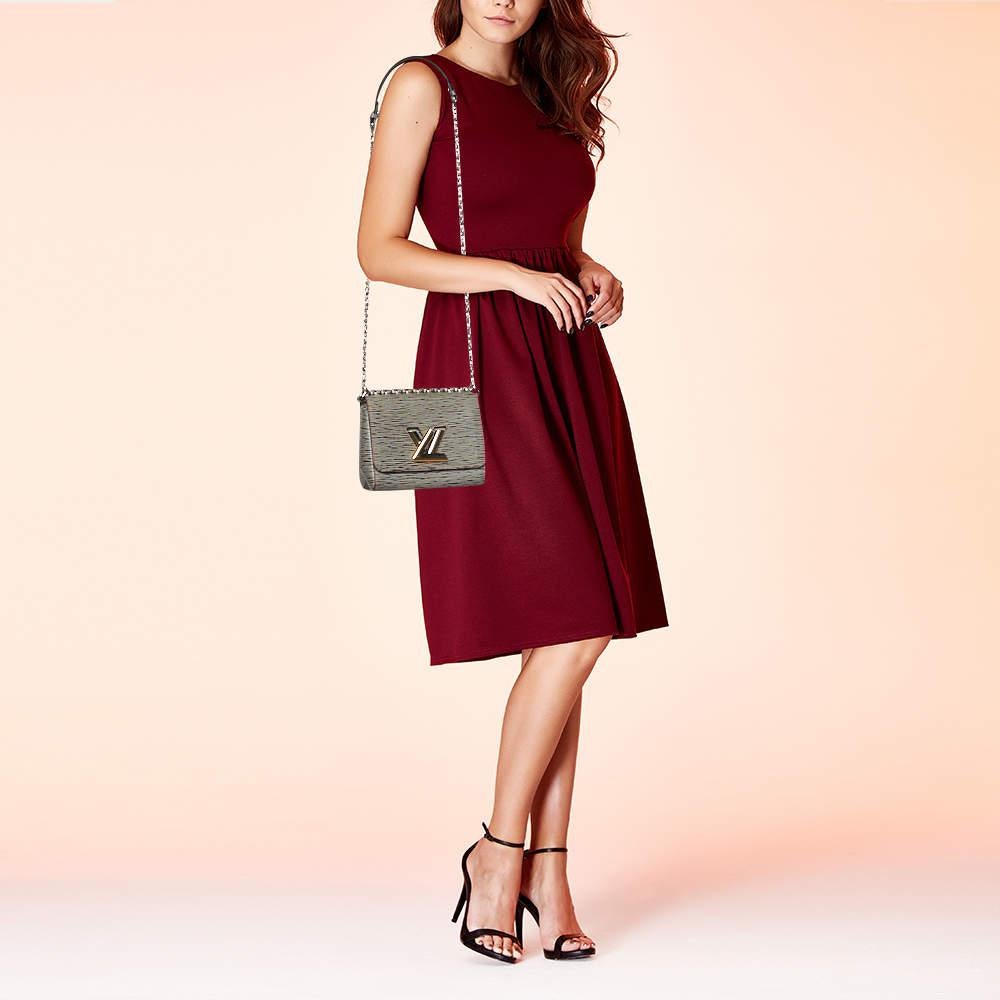 It is every woman's dream to own a Louis Vuitton bag as appealing as this one. Crafted from epi leather, this bag features a structured design with a single chain handle which can be used as a crossbody or hung on the shoulder. The flap features an