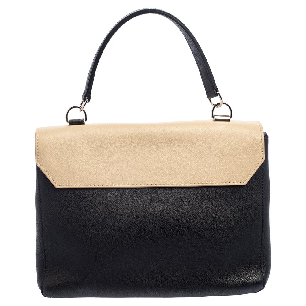 A perfect balance of chic style and minimalism, the Lockme II bag is an updated version of the Lockme tote. A delightful piece to own, it features a black & beige leather body and is secured with a silver-tone 'LV' twist lock. It comes with a single