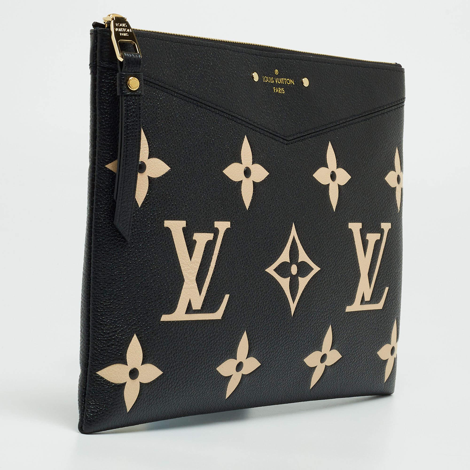 Carry everything you need in style thanks to this LV pouch. Crafted from the best materials, this is an accessory that promises enduring style and usage.

Includes: Original Dustbag, Original Box, Receipt

