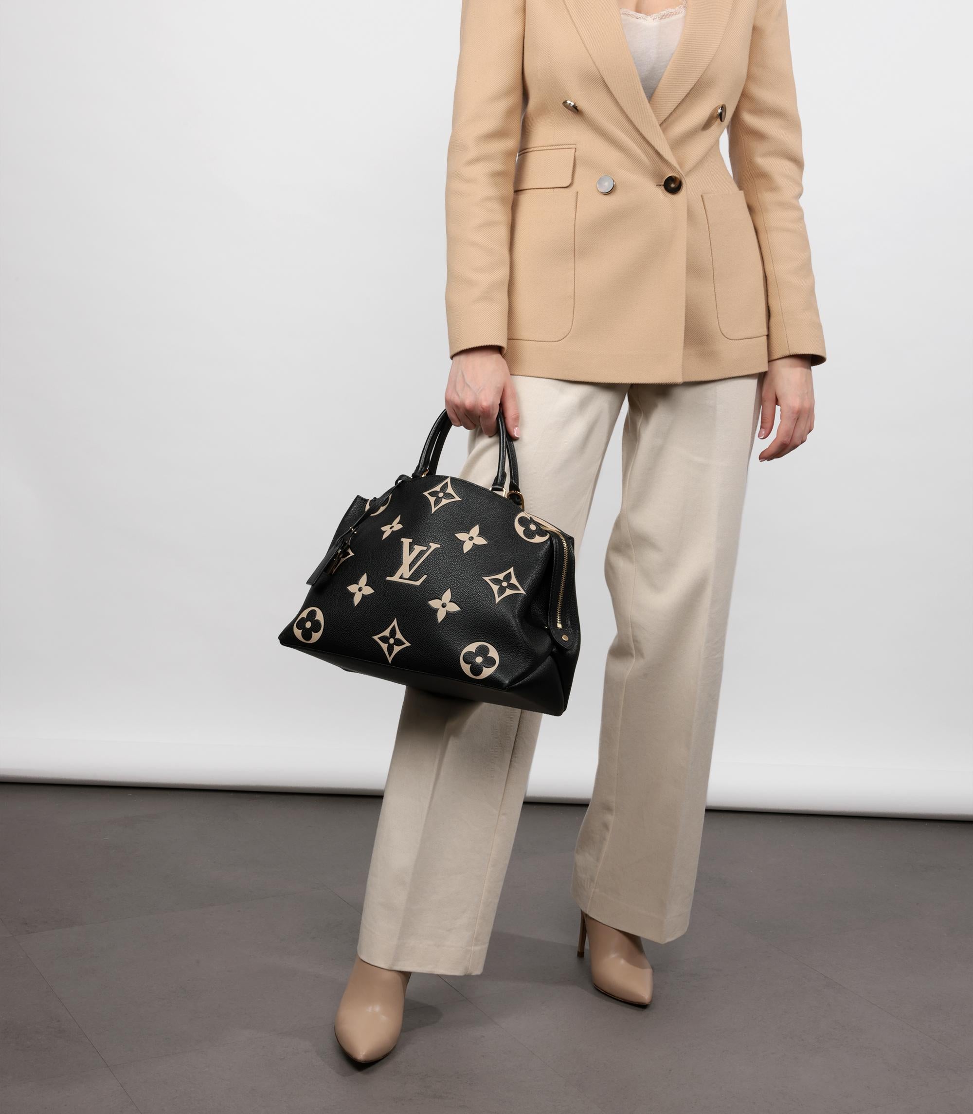 Louis Vuitton Black & Beige Monogram Grained Leather Grand Palais Tote

Brand- Louis Vuitton
Model- Grand Palais Tote
Product Type- Crossbody, Tote
Age- Circa 2023
Accompanied By- Louis Vuitton Dust Bag, Leather Name Tag, Padlock, Adjustable