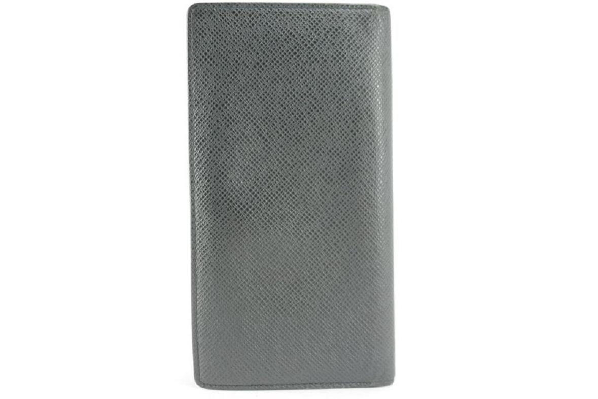 Louis Vuitton Black Brazza Taiga James Bifold Long Flap 5lk1210 Wallet In Good Condition For Sale In Dix hills, NY