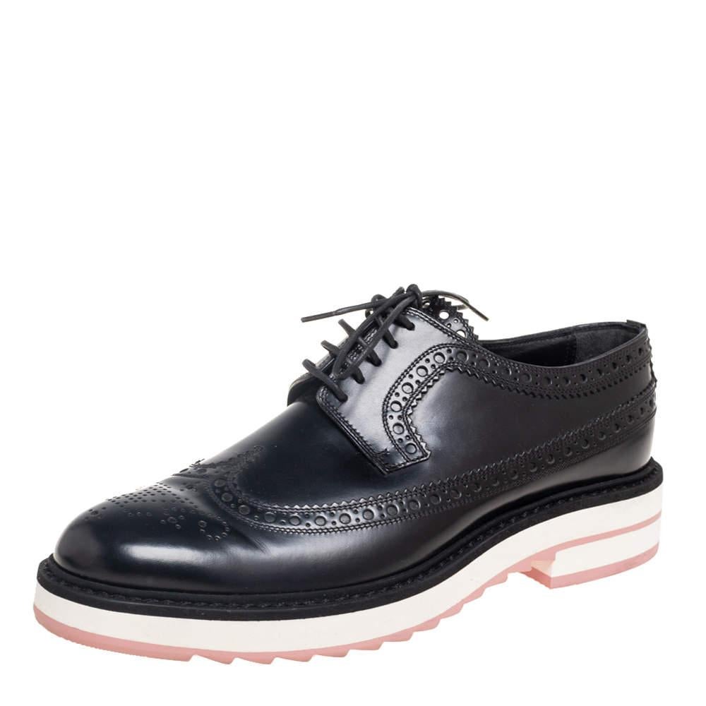 Take each step with style in these shoes from Louis Vuitton. Crafted from leather, they carry a modern design with brogue detailing, laces and a neat black shade. The insoles are also leather-lined to provide comfort and overall, the pair looks