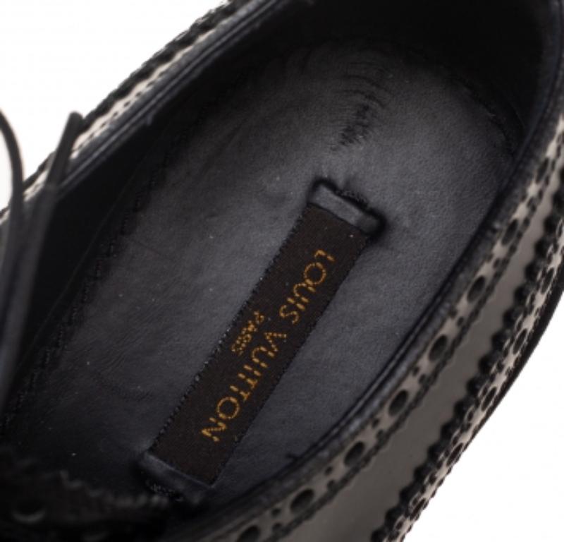 Louis Vuitton Derby à lacets en cuir brogue noir, taille 37.5 Pour femmes en vente