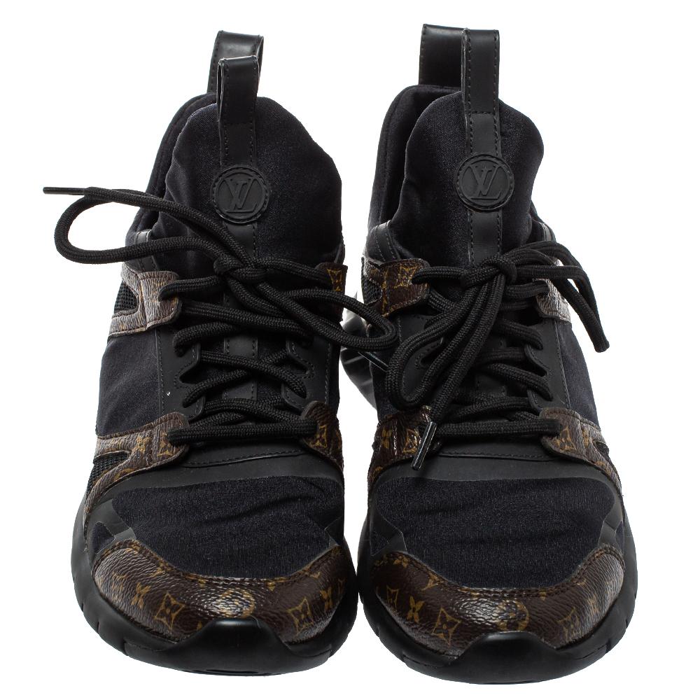 Made to provide comfort, these Aftergame sneakers by Louis Vuitton are trendy and stylish. They've been crafted using fabric, mesh as well as monogram canvas and designed with lace-up vamps, and the label on the heels. Wear them with your casual