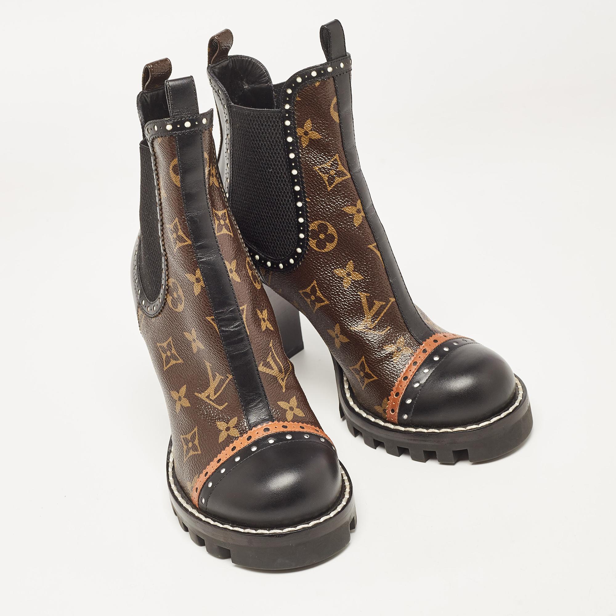 Boots are an essential part of your wardrobe, and these boots, crafted from top-quality materials, are a fine choice. Offering the best of comfort and style, this sturdy-soled pair would be great with a dress for a casual day out!

