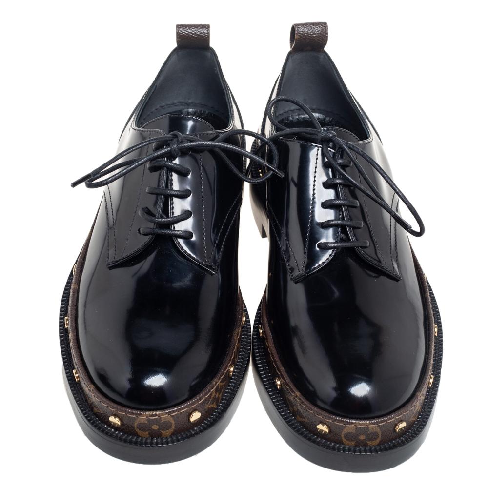 Louis Vuitton's timeless aesthetic and stellar craftsmanship in shoemaking is evident in these oxfords. Crafted from patent leather, the uppers are equipped with lace ties, and the silhouette is trimmed with the monogram canvas and gold-tone