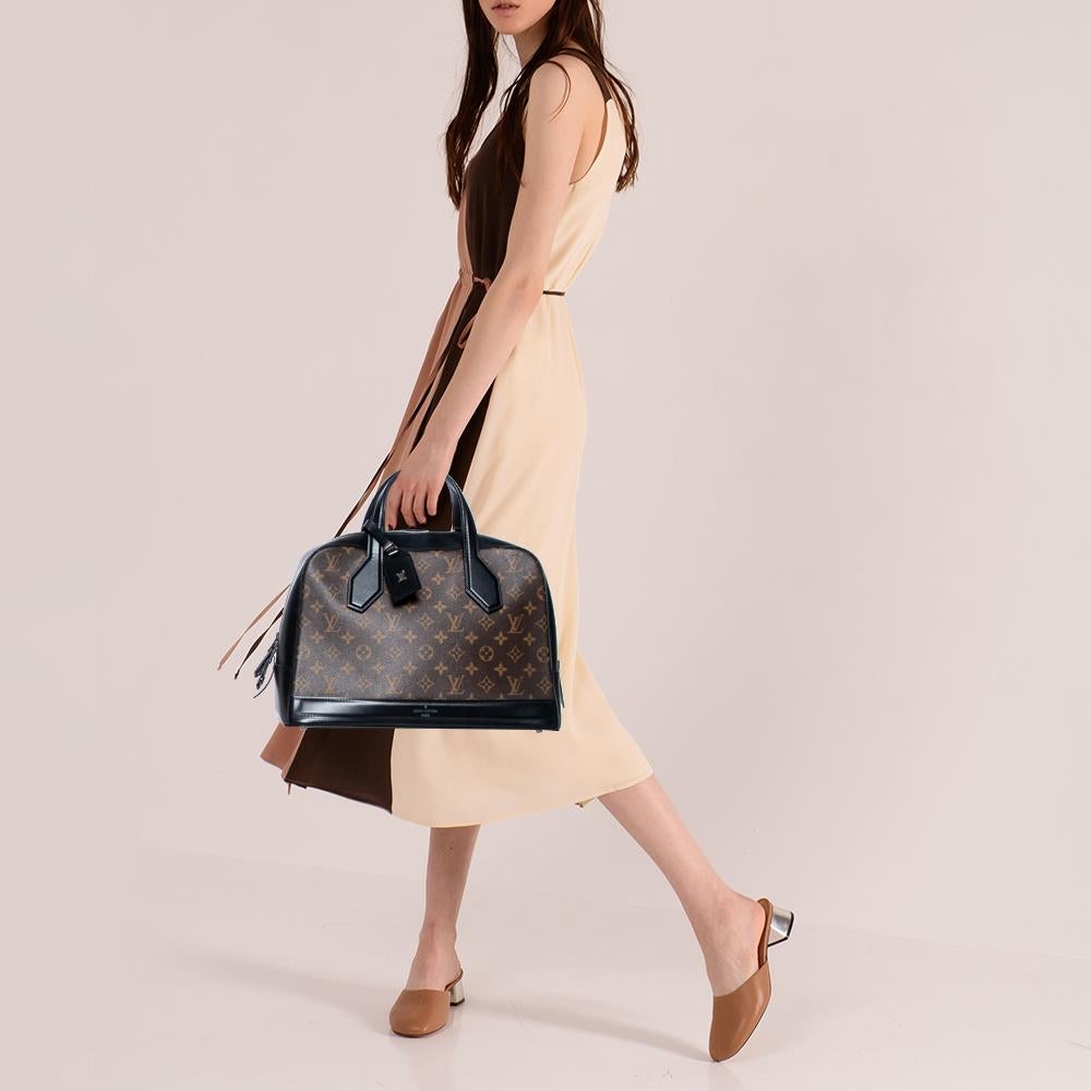 Louis Vuitton Black/Brown Monogram Canvas Dora MM Bag In Good Condition In Dubai, Al Qouz 2