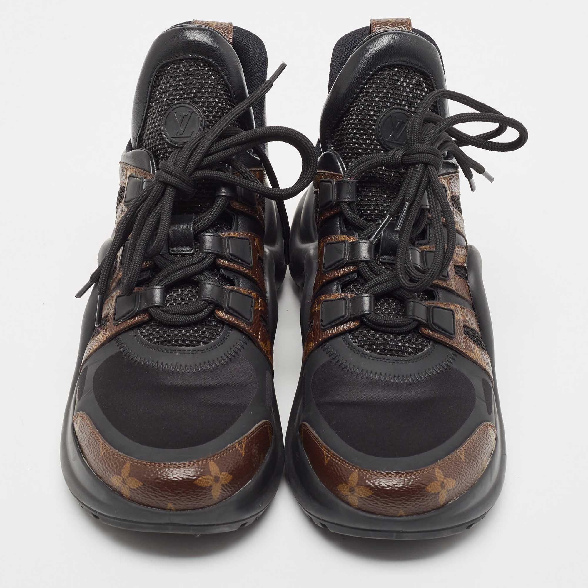 Give your outfit a chic update with this pair of designer sneakers. The creation is sewn perfectly to help you make a statement in them for a long time.

