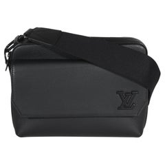 Louis Vuitton Black Calfskin Aerogram Fastline Messenger