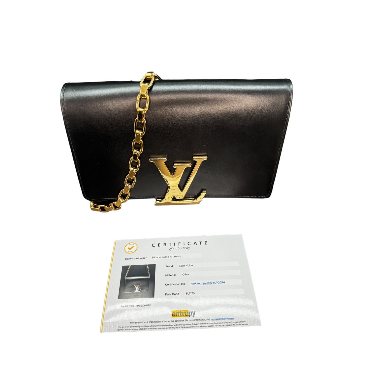 This Louis Vuitton GM bag is crafted of beautiful black leather with the Louis Vuitton monogram as the folding snap closure. The bag features a Dual interior pocket and one interior coin-zip pocket along with a luxurious Alcantra and suede interior