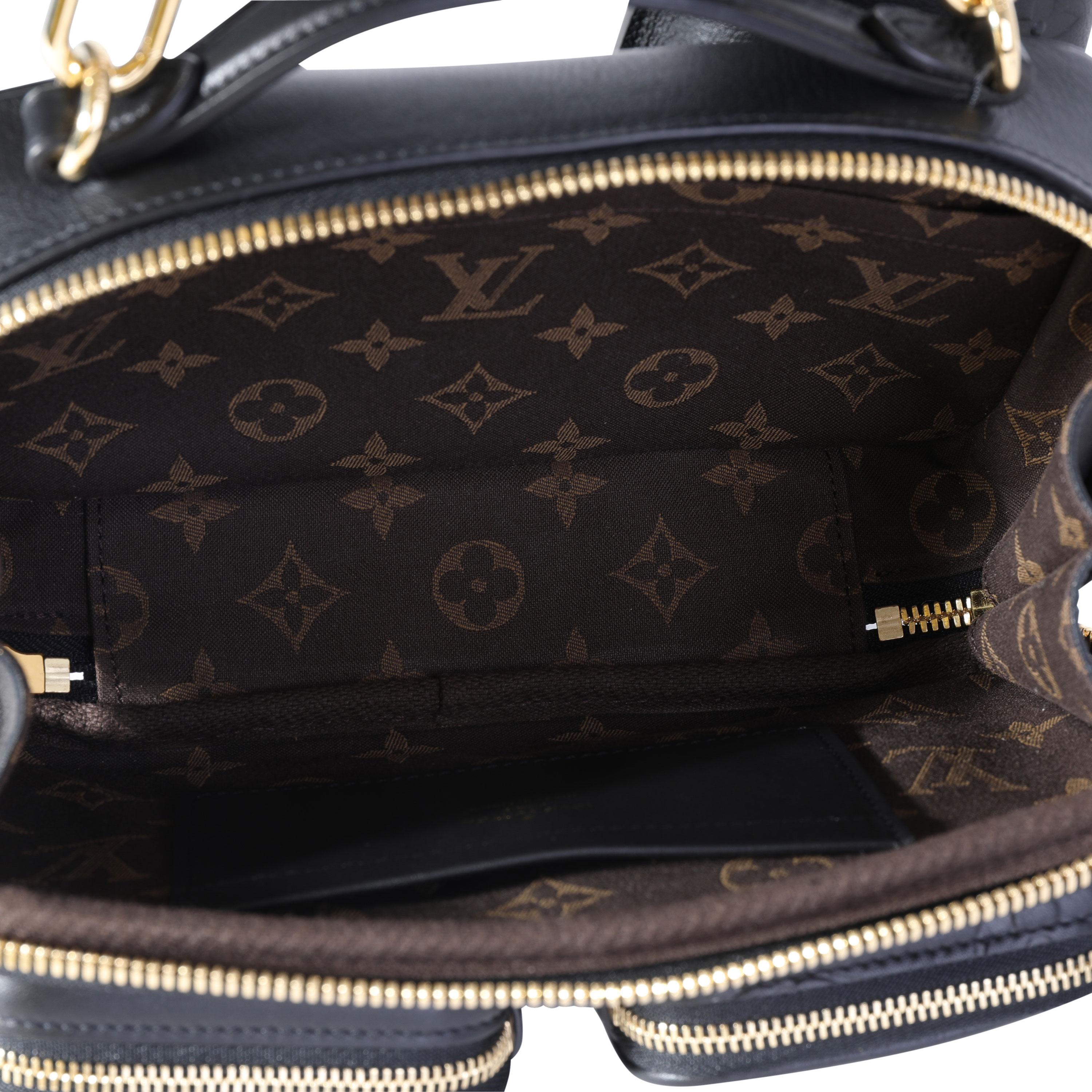 Louis Vuitton Black Calfskin Utility Crossbody In Excellent Condition In New York, NY