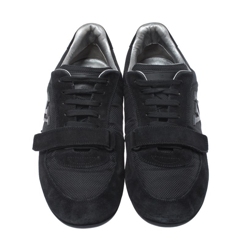 These Louis Vuitton sneakers are simple yet stylish. They've been crafted from canvas as well as suede and designed with laces as well as a velcro strap on the vamps. These sneakers are just perfect to ace one's casual style.

