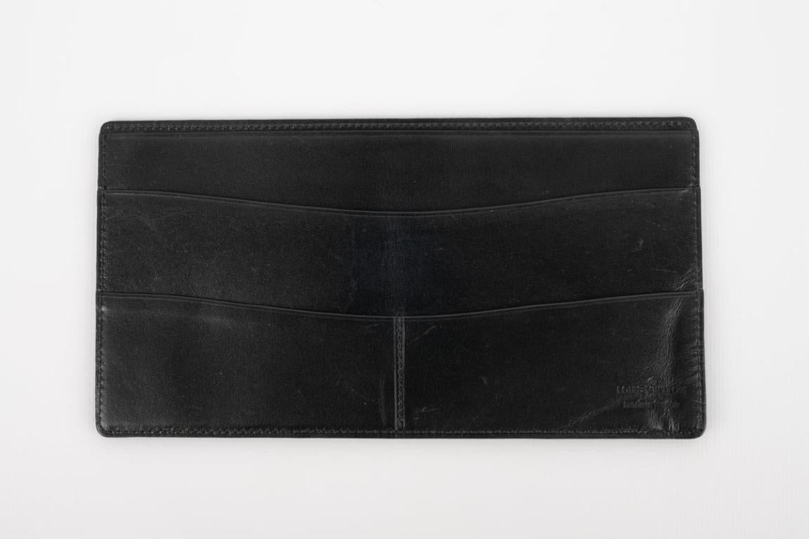 LOUIS VUITTON - (Made in France) Black cob leather card holder.

Additional information:
Condition: Good condition
Dimensions: Length: 19.5 cm

Seller Reference: ACC66

