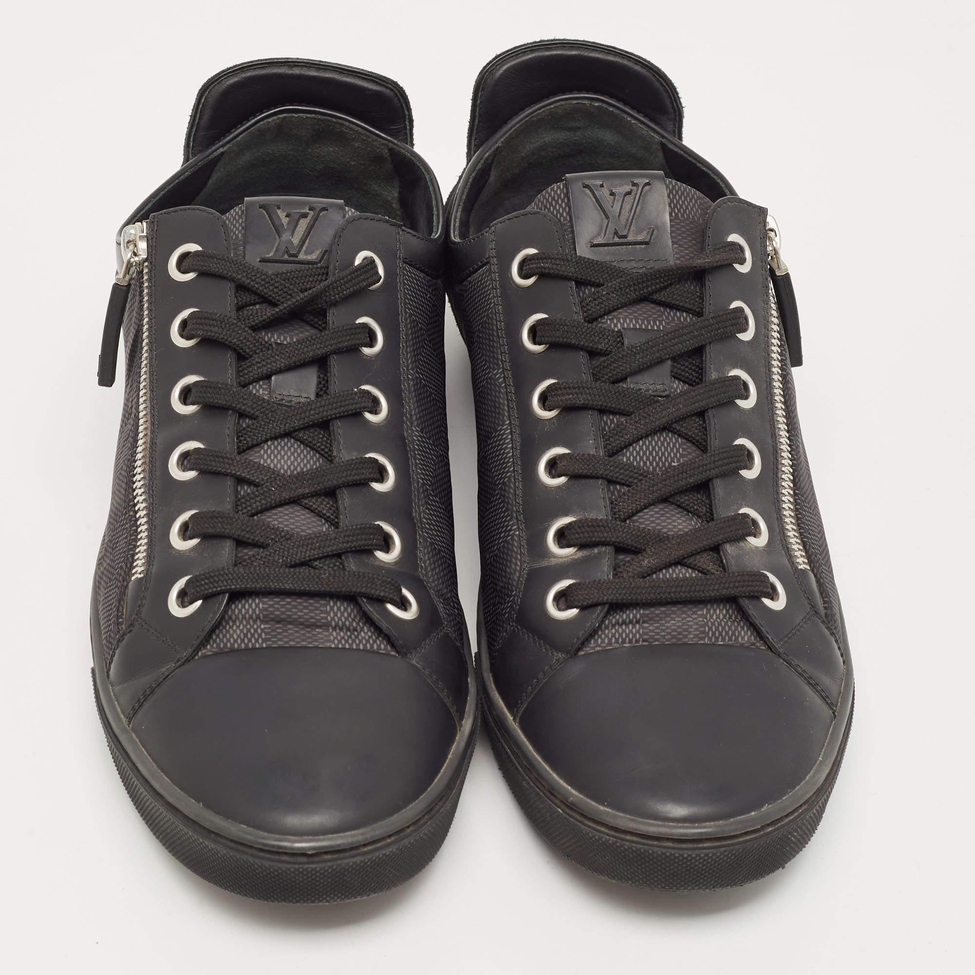 Louis Vuitton Black Damier Ebene Nylon and Leather Sneakers Size 43 In Good Condition In Dubai, Al Qouz 2