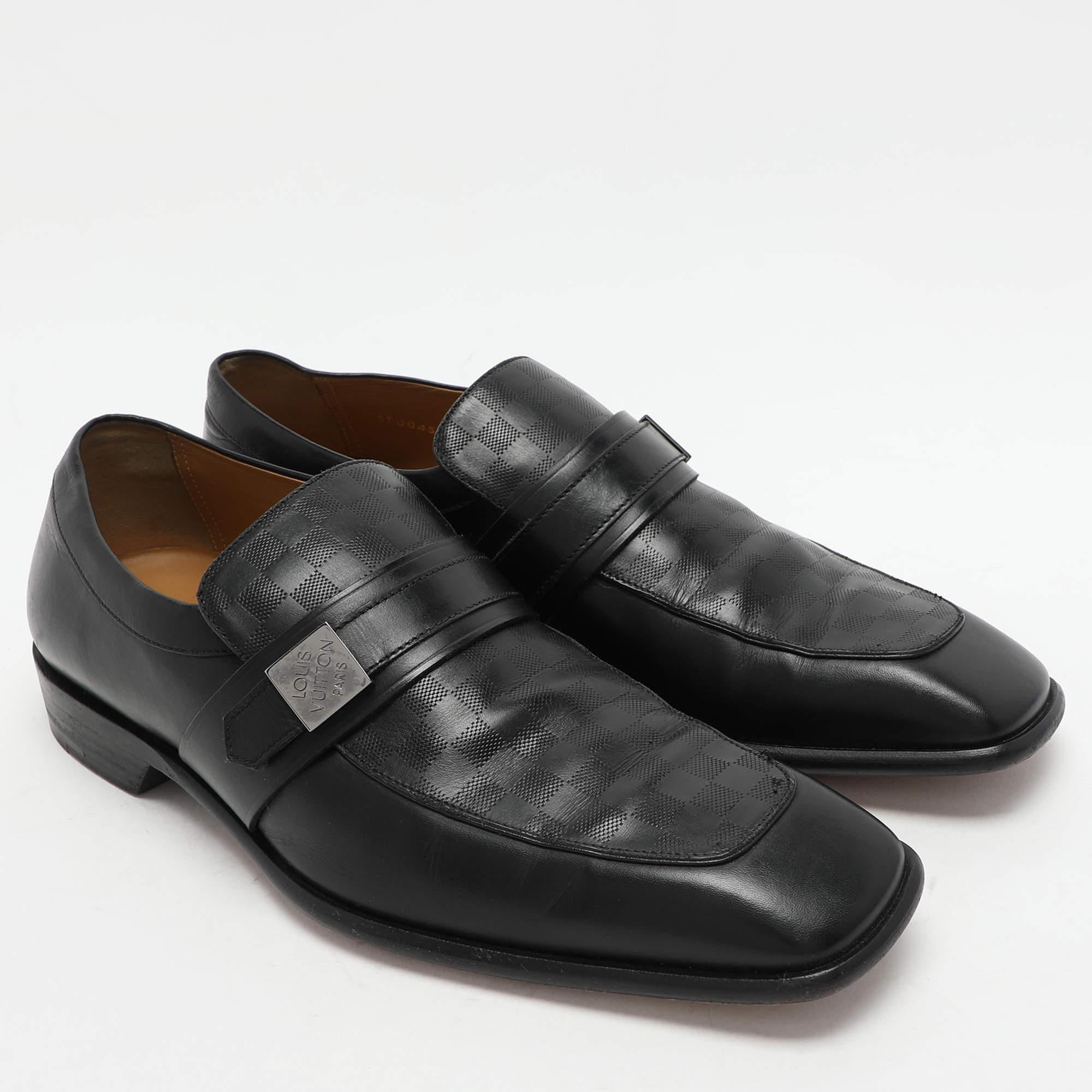 Louis Vuitton Mocassins en cuir embossé Damier noir Taille 41 Bon état - En vente à Dubai, Al Qouz 2