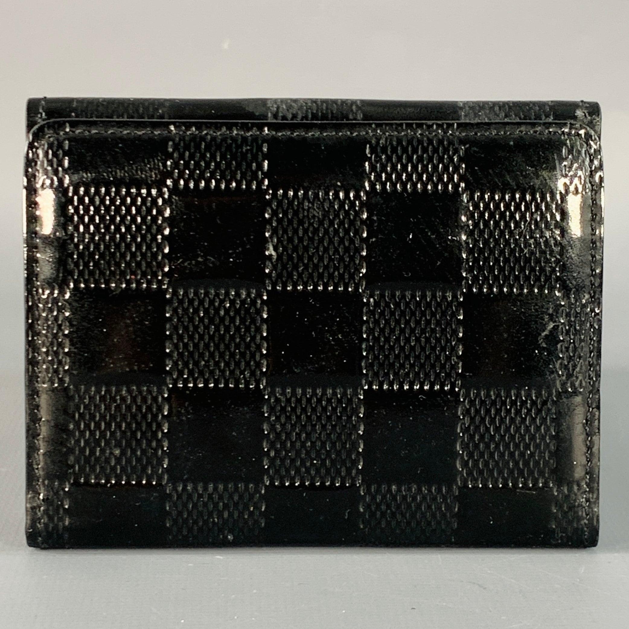 Nero Portafoglio LOUIS VUITTON in pelle verniciata nera con stampa a rilievo Damier in vendita