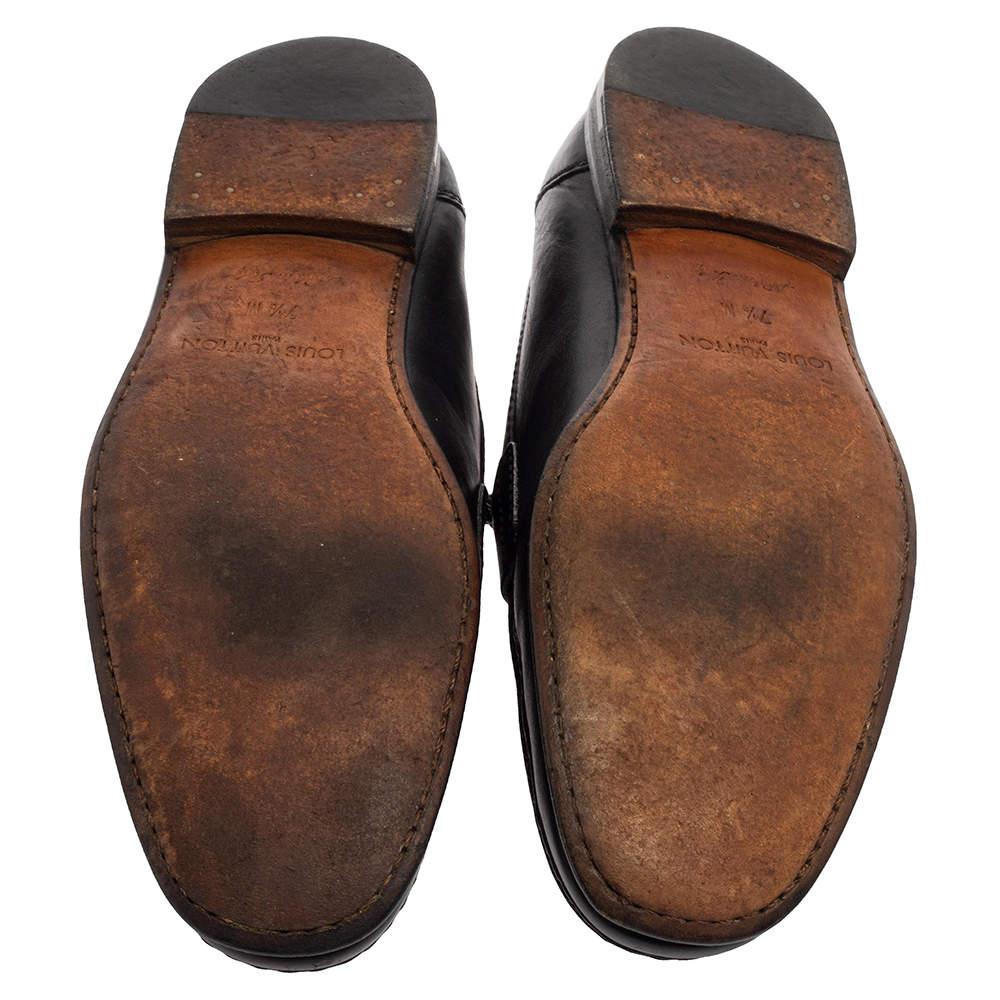 Louis Vuitton Black Damier Embossed Santiago Loafers Size 41.5 In Fair Condition For Sale In Dubai, Al Qouz 2