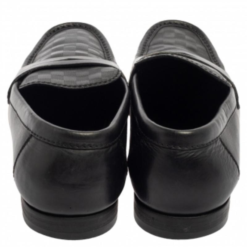 Louis Vuitton Black Damier Embossed Santiago Loafers Size 41.5 For Sale 2