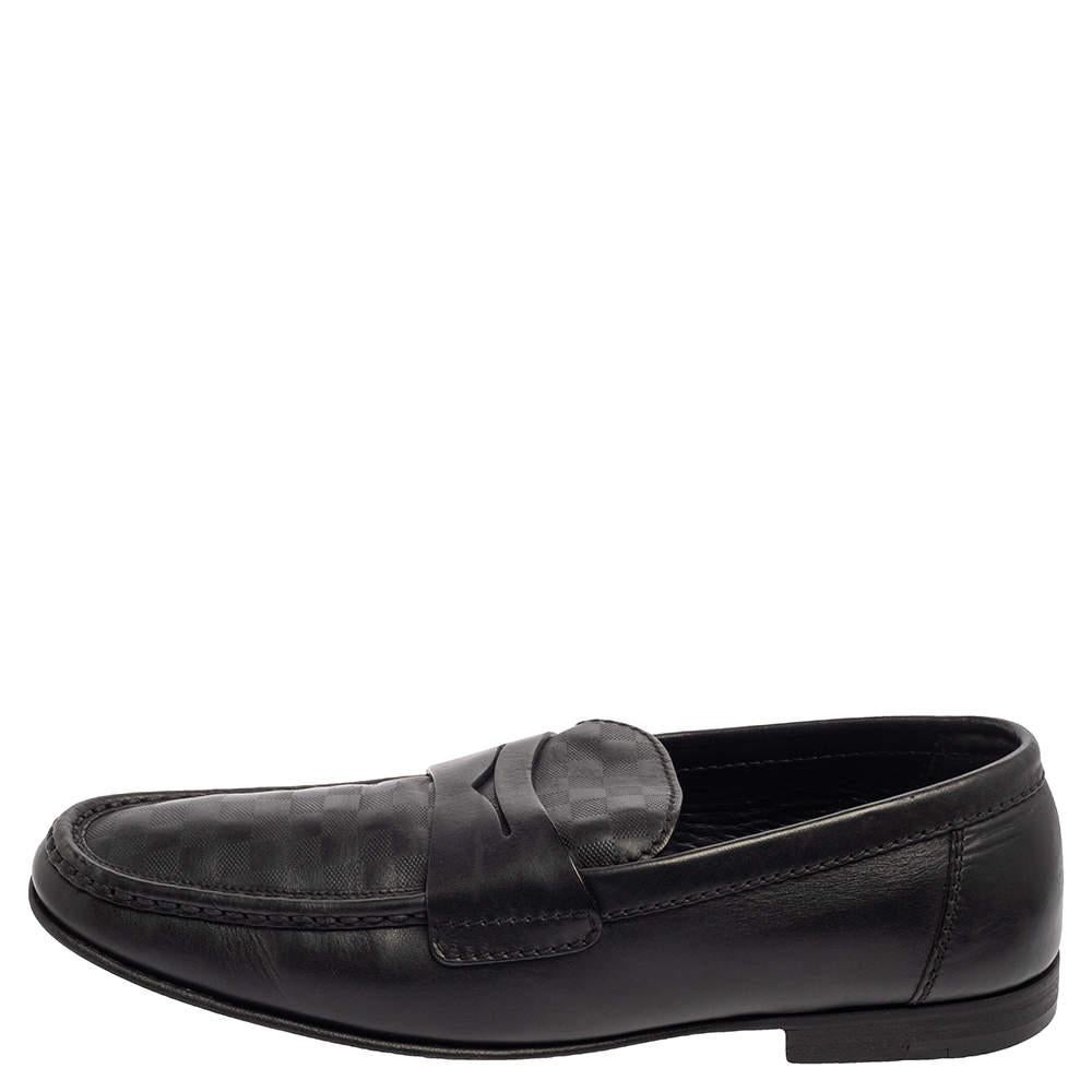 Louis Vuitton Black Damier Embossed Santiago Loafers Size 41.5 For Sale 2