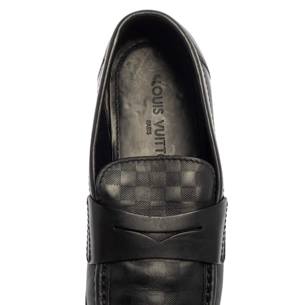 Louis Vuitton Black Damier Embossed Santiago Loafers Size 41.5 For Sale 3