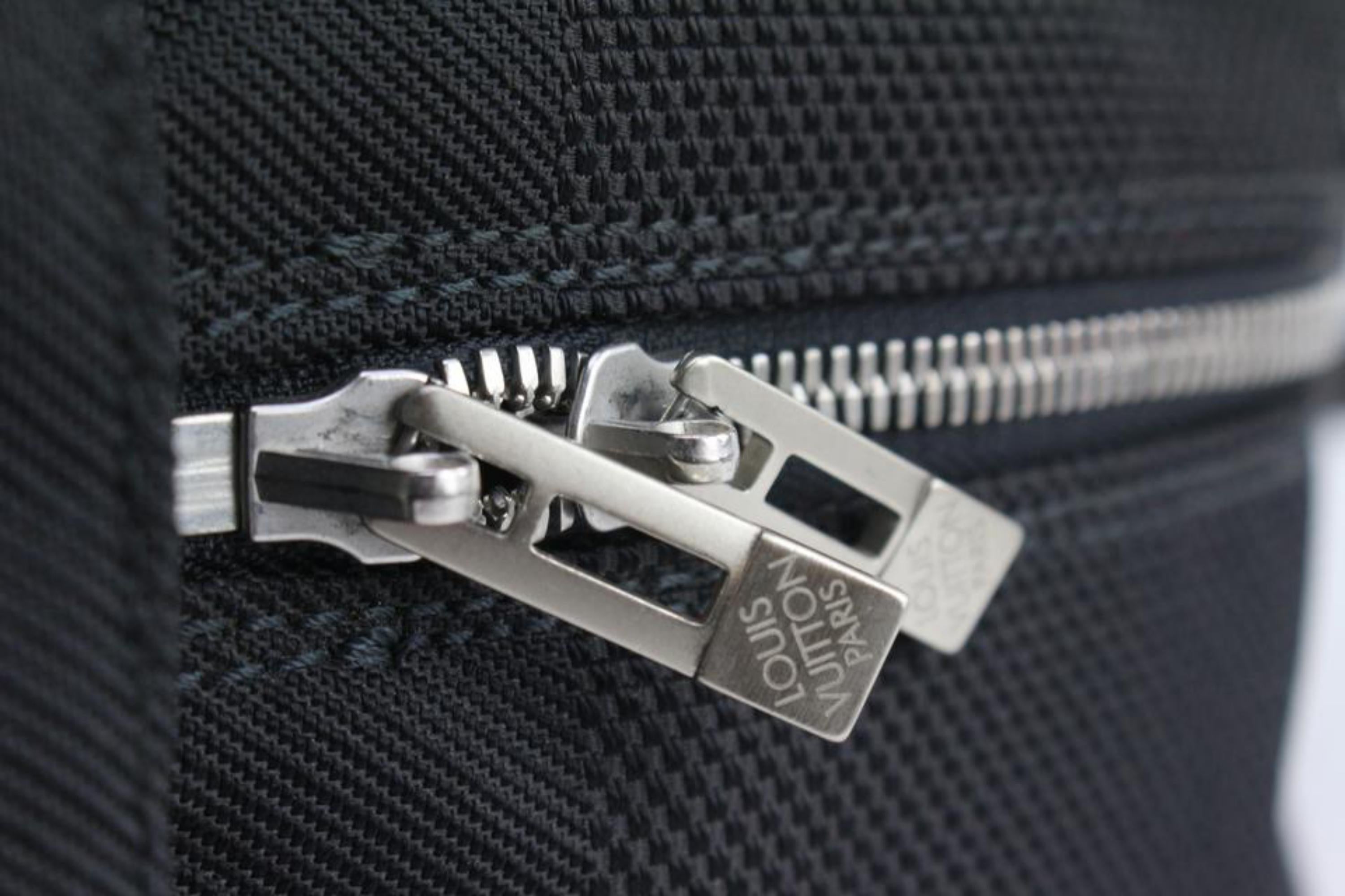Louis Vuitton Black Damier Geant Aventurier Polaire Travel Bag 122lv14 For Sale 3