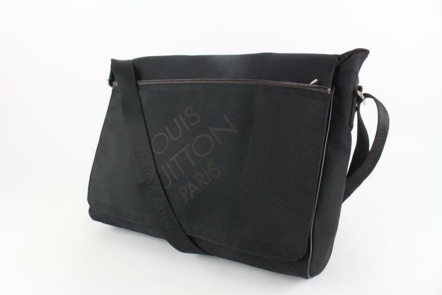 Louis Vuitton Black Damier Geant Messenger Crossbody Laptop Bag 12LV118 For Sale 9