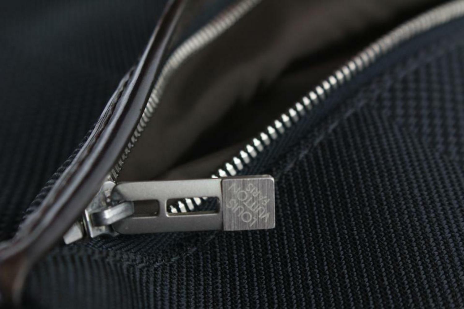 Louis Vuitton Black Damier Geant Messenger Crossbody Laptop Bag 12LV118 For Sale 4