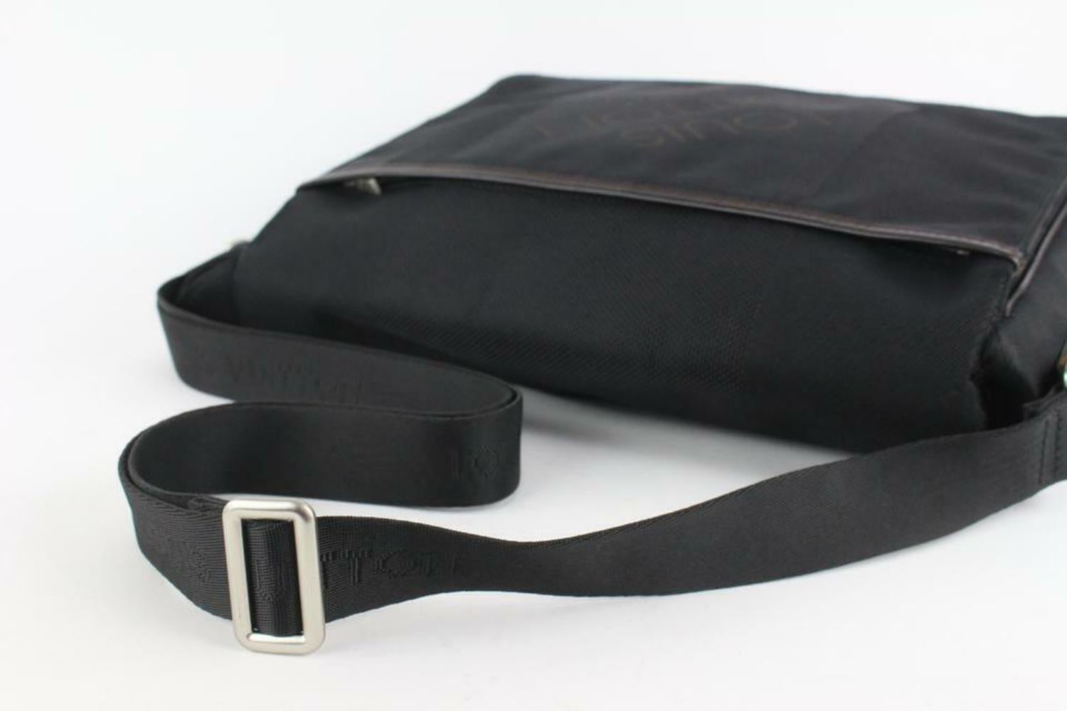 Louis Vuitton Black Damier Geant Messenger Crossbody Laptop Bag 12LV118 For Sale 5