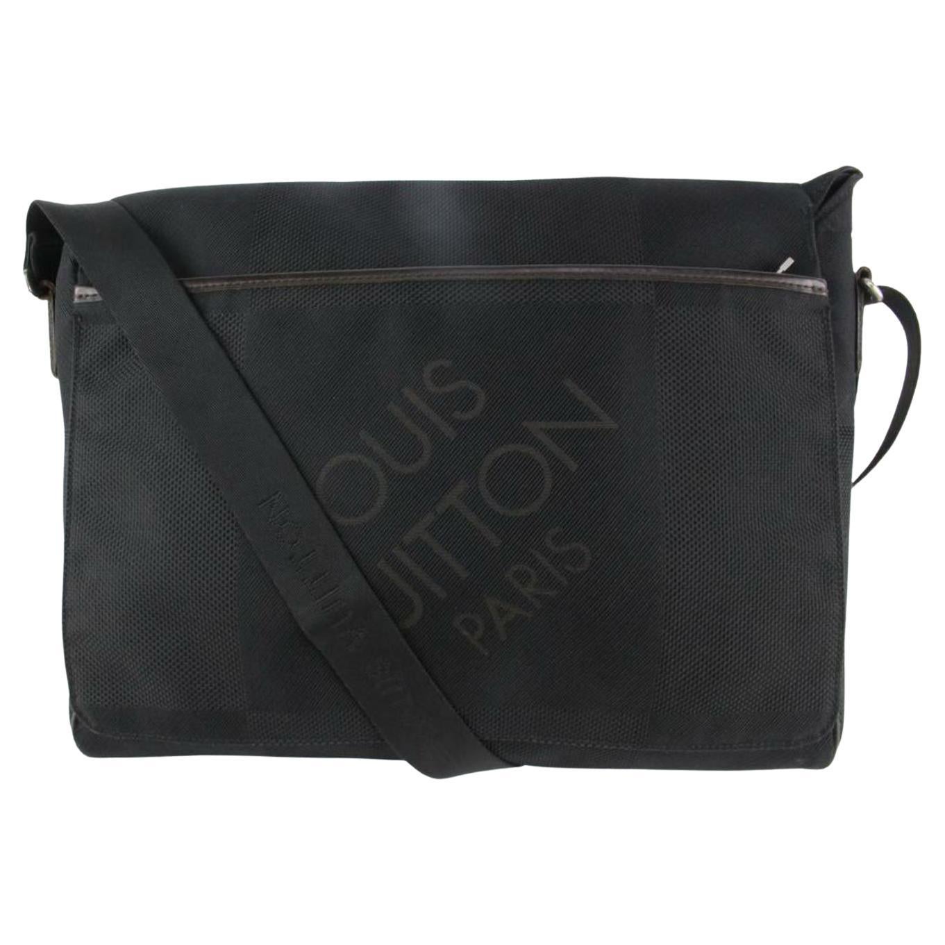 Louis Vuitton Black Damier Geant Messenger Crossbody Laptop Bag 12LV118 For Sale
