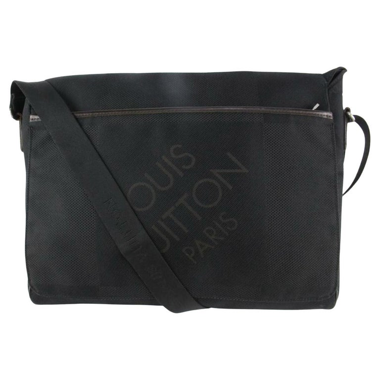 Louis Vuitton Black Damier Geant Messenger Crossbody Laptop Bag 12LV118 For  Sale at 1stDibs