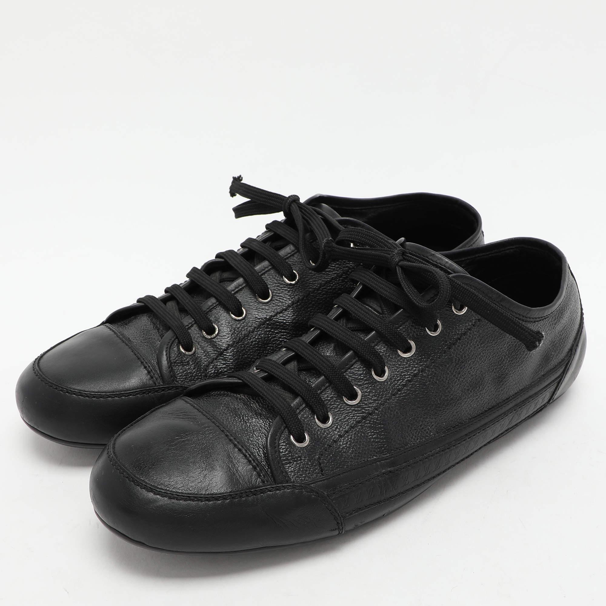 Coming in a classic silhouette these designer sneakers are a seamless combination of luxury comfort and style. These sneakers are designed with signature details and comfortable insoles.