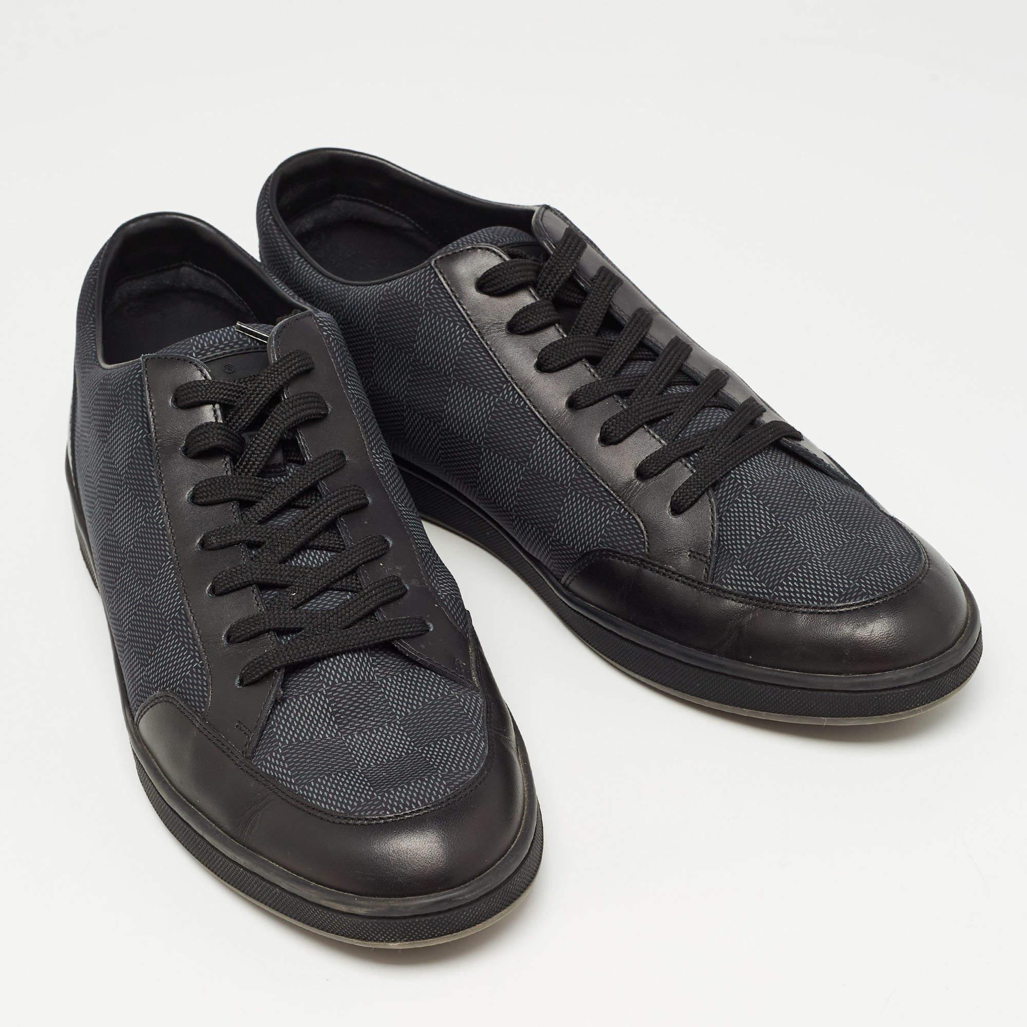 Louis Vuitton Black Damier Graphite Canvas and Leather Offshore Low Top Sneakers For Sale 3