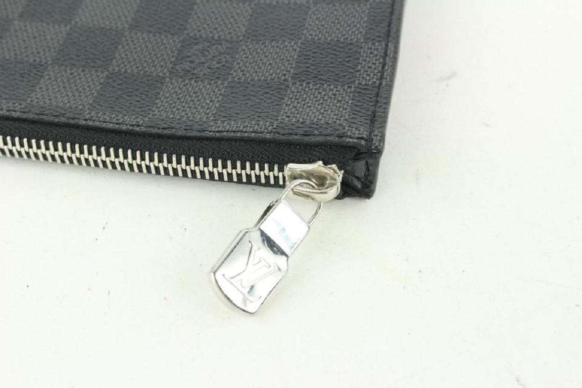 Louis Vuitton Black Damier Graphite Pochette Jour PM Document Bag 574lvs614  In Good Condition For Sale In Dix hills, NY