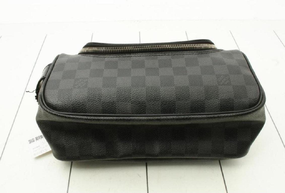 Louis Vuitton Black Damier Graphite Toiletry Pouch Make Up Pouch 862014 In Fair Condition For Sale In Dix hills, NY