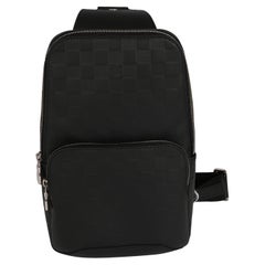 Schwarze Damier Infini Avenue Sling Bag von Louis Vuitton