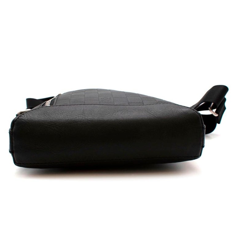 Louis Vuitton Damier Infini Discovery Messenger Pm Shoulder Bag Black  2210-08