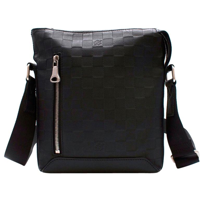 Louis Vuitton Pre-owned Discovery Bb Messenger Bag - Black