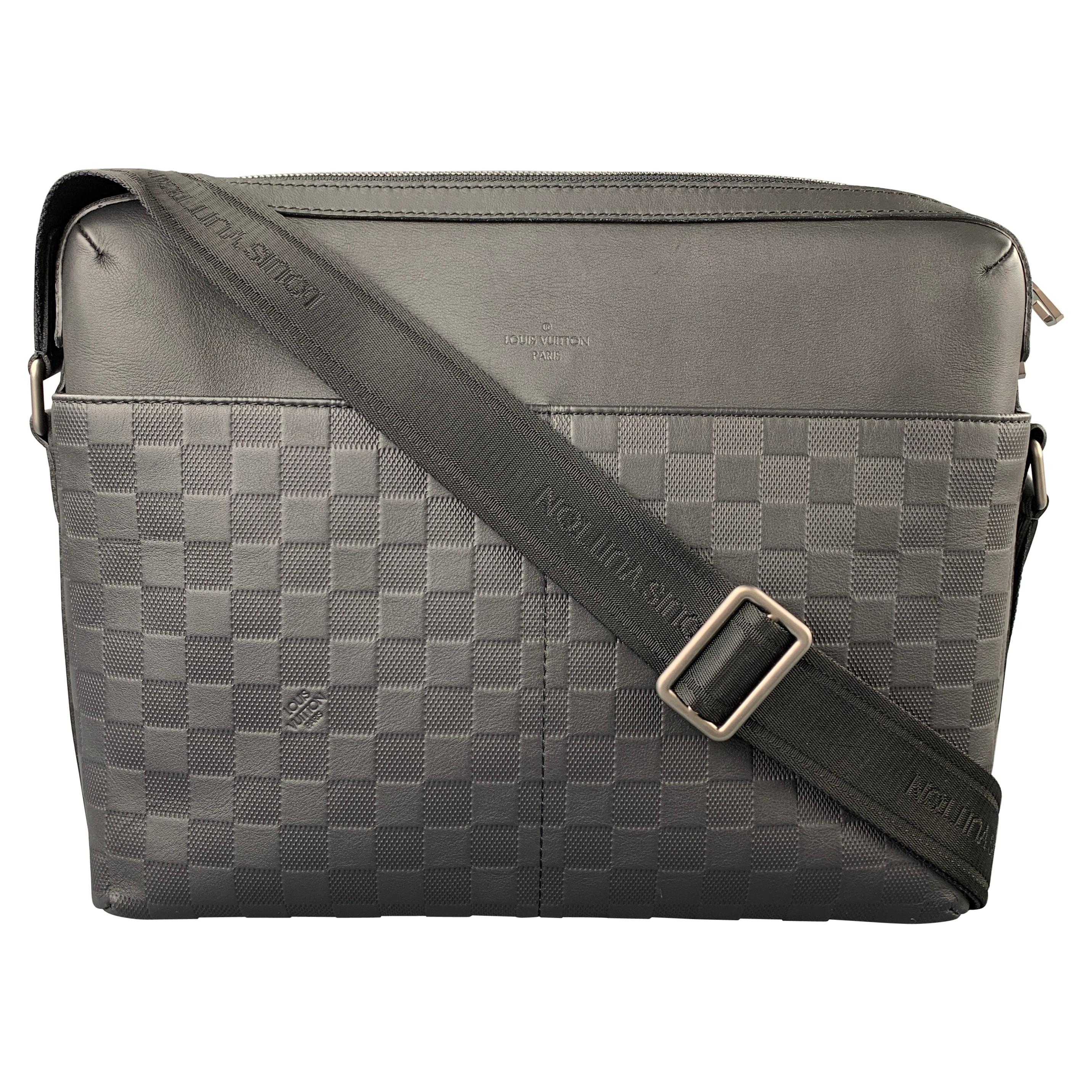 LOUIS VUITTON Black Damier Infini Leather District Messenger Bag