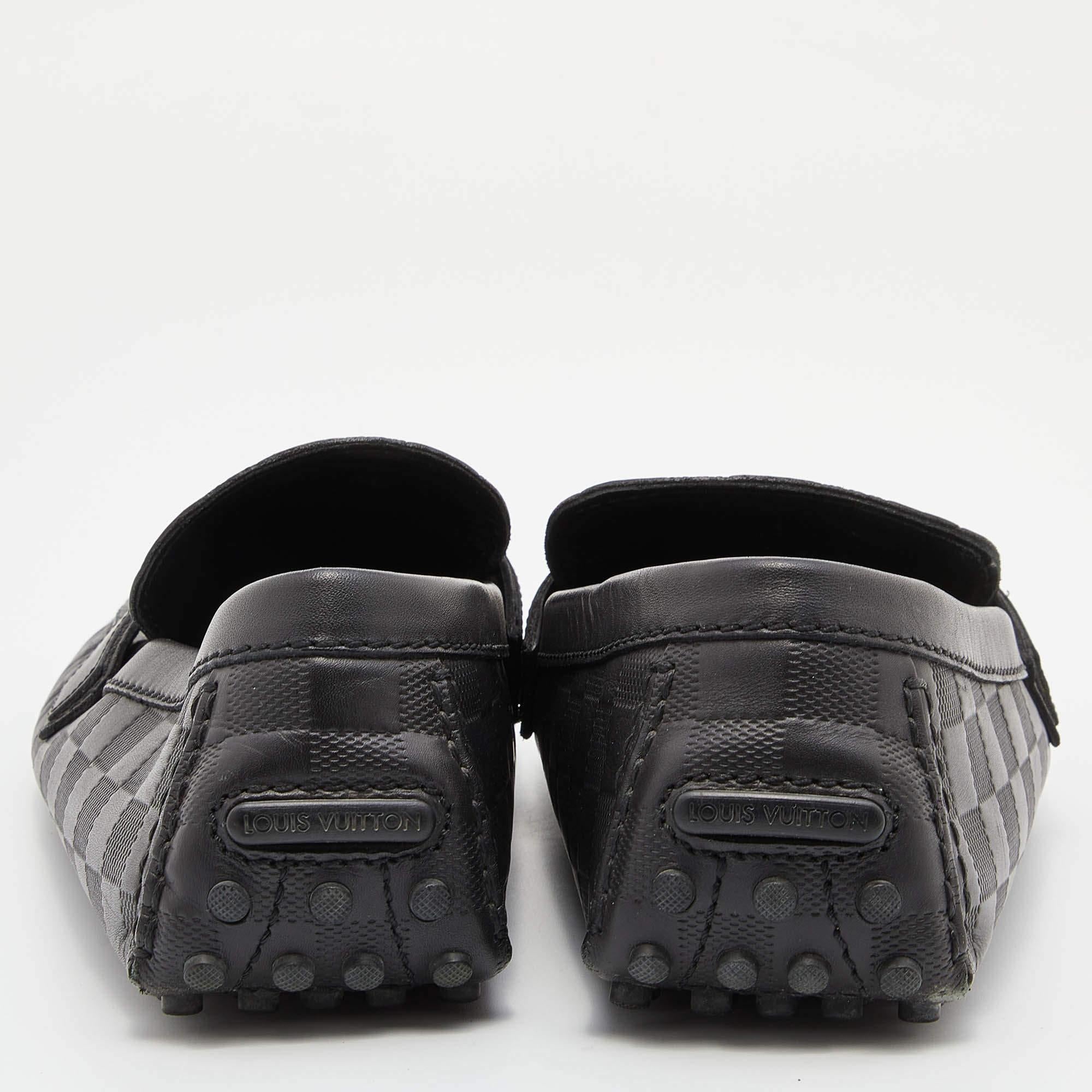 Louis Vuitton Black Damier Infini Leather Hockenheim Slip On Loafers Size 42 In Fair Condition For Sale In Dubai, Al Qouz 2