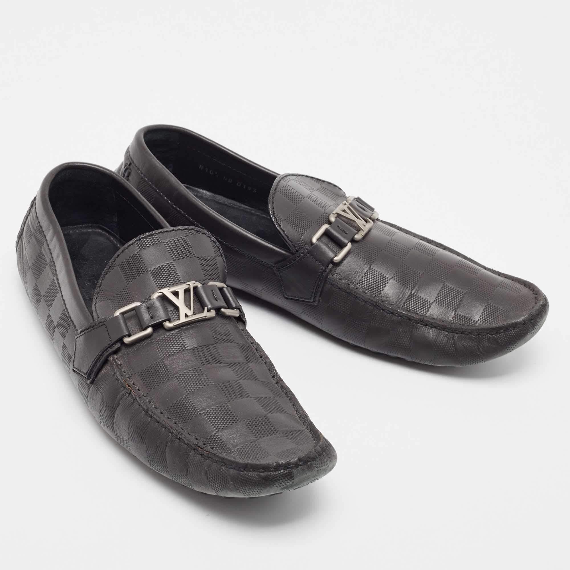Louis Vuitton Black Damier Infini Leather Hockenheim Slip On Loafers Size 44.5 In Good Condition For Sale In Dubai, Al Qouz 2