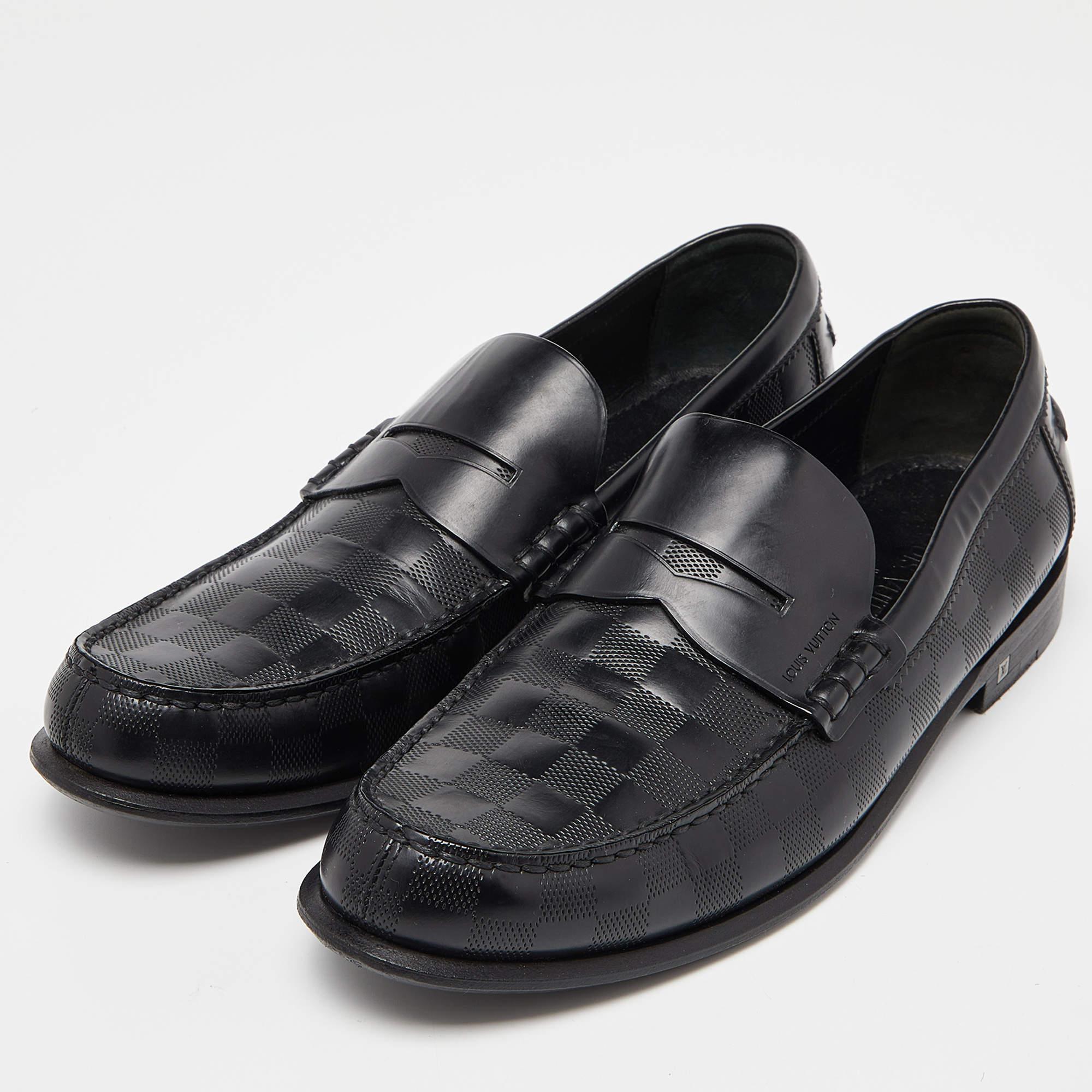 Louis Vuitton Black Damier Infini Leather Santiago Loafers Size 43 In Good Condition In Dubai, Al Qouz 2