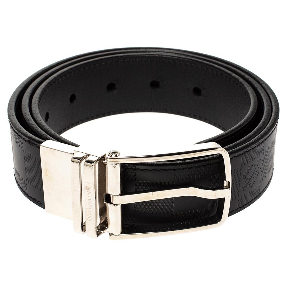 Light up your belt collection by adding this buckle belt from Louis Vuitton. Crafted from black Damier Inifini leather, the piece is complete with a simple pin buckle in silver-tone metal. It is sleek in design and durable as