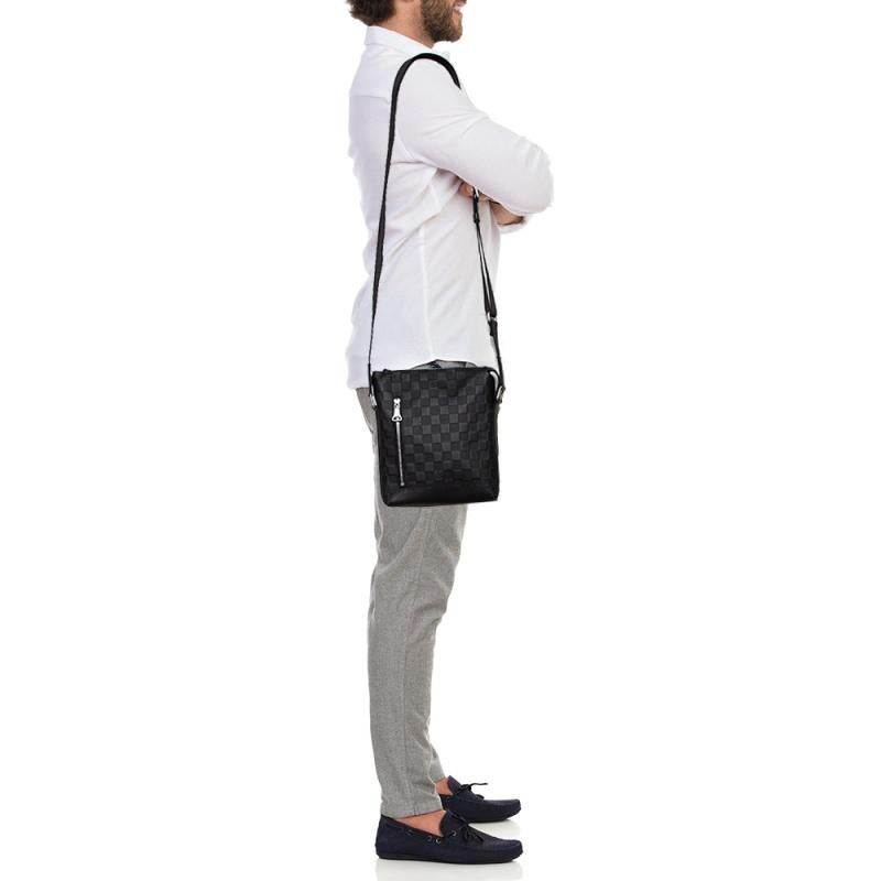 This bag from Louis Vuitton will surely assist you on all days. Crafted from Damier leather and lined with fabric, this is a splendid pick. This messenger bag is a functional and stylish accessory, with a shoulder strap and an exterior zip pocket.

