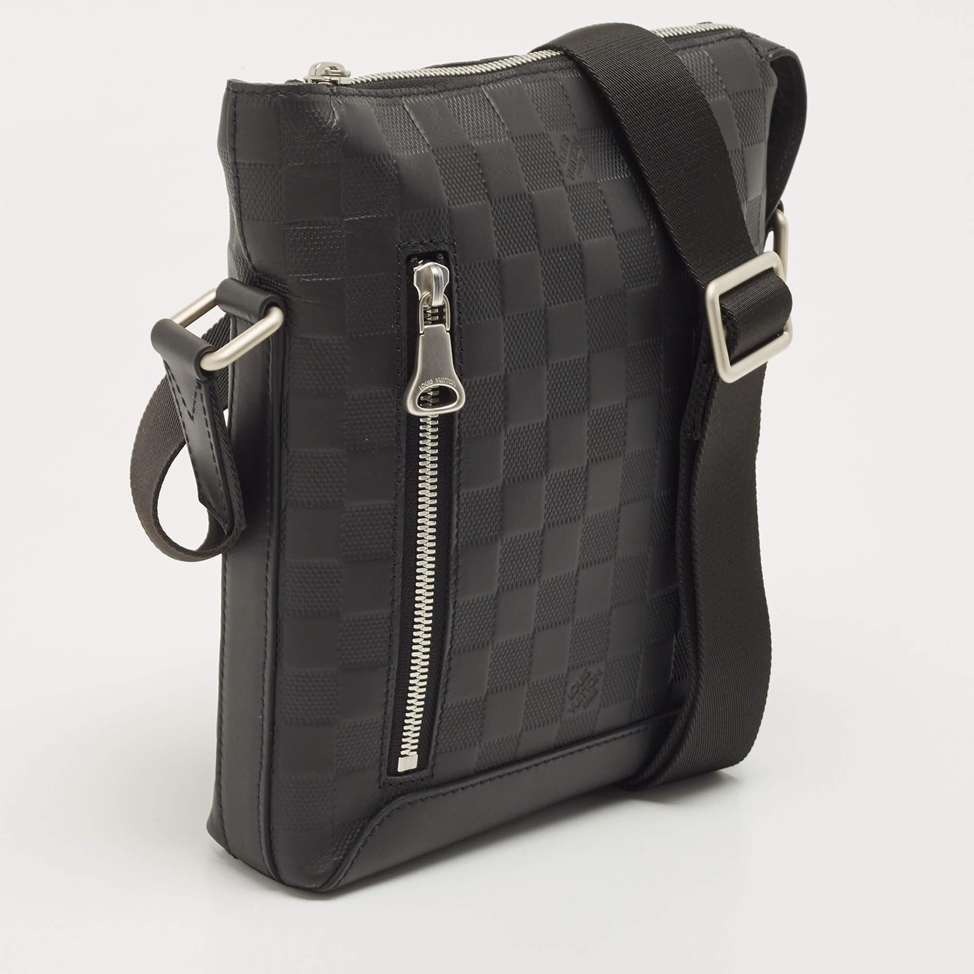 Louis Vuitton Black Damier Leather Infini Discovery BB Messenger Bag In Excellent Condition In Dubai, Al Qouz 2