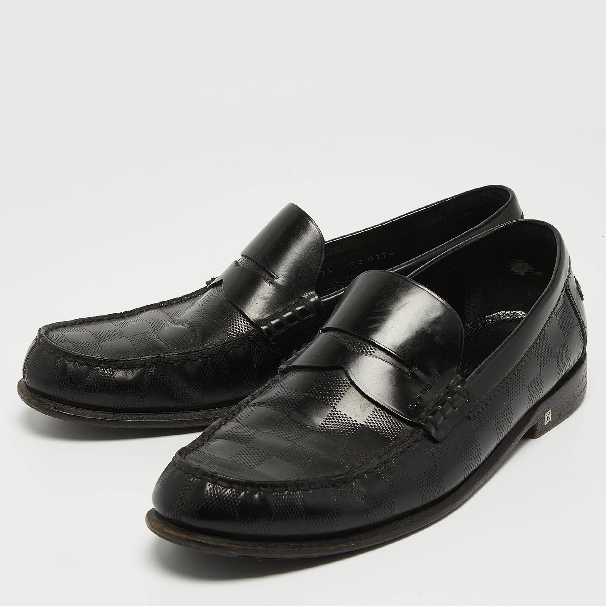 To perfectly complement your attires we bring you this pair of loafers that speak nothing but style. The shoes have been crafted with skill and are designed to be easy to slip on. They are just the right choice to complement your fashionable side.