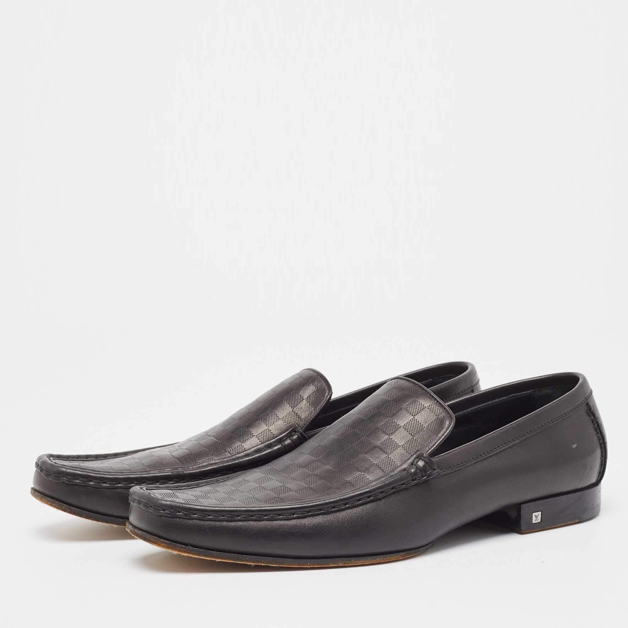 Practical, fashionable, and durable—these designer loafers are carefully built to be fine companions to your everyday style. They come made using the best materials to be a prized buy.

Includes: Original Dustbag
