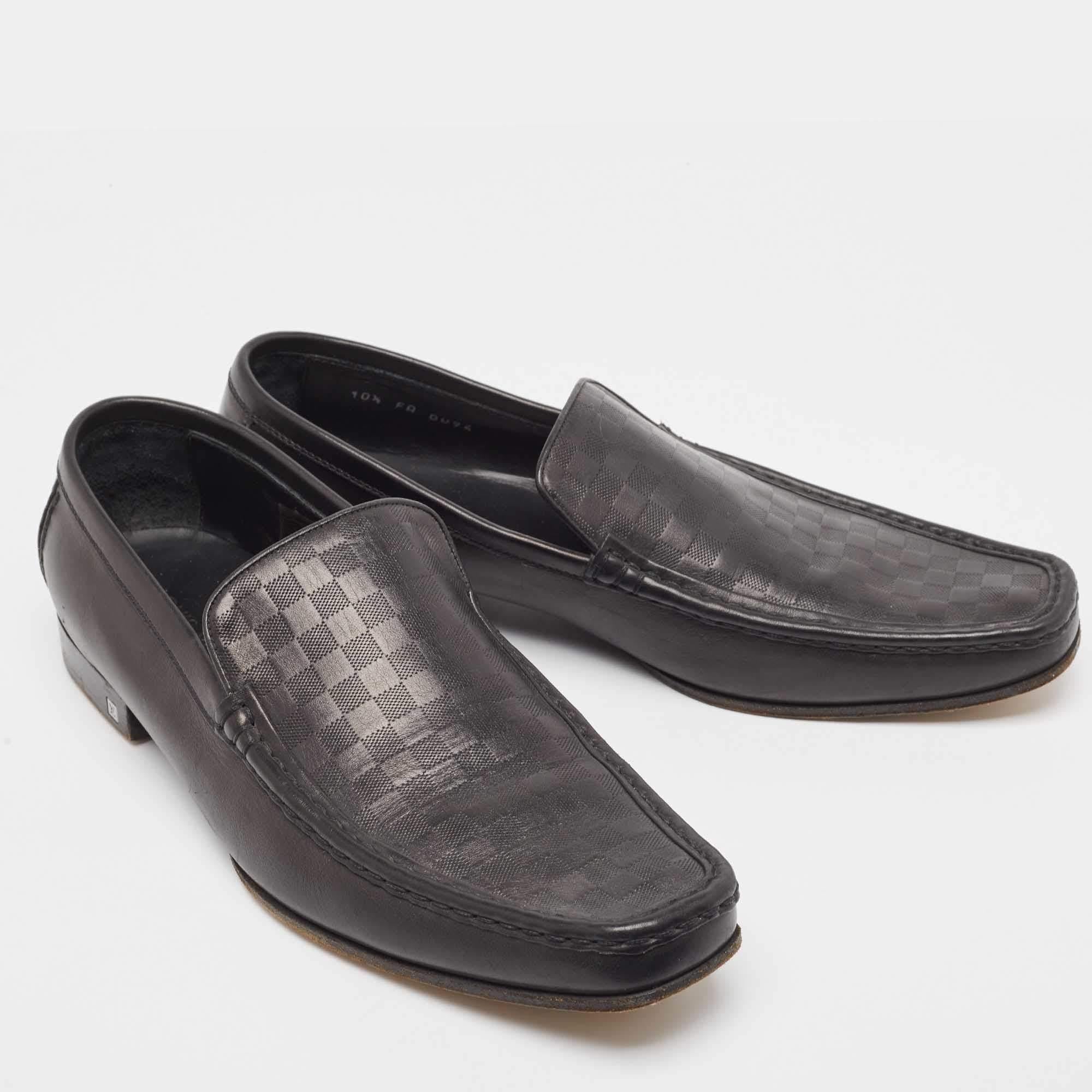 Louis Vuitton Black Damier Leather Santiago Loafers Size 44.5 In Fair Condition For Sale In Dubai, Al Qouz 2