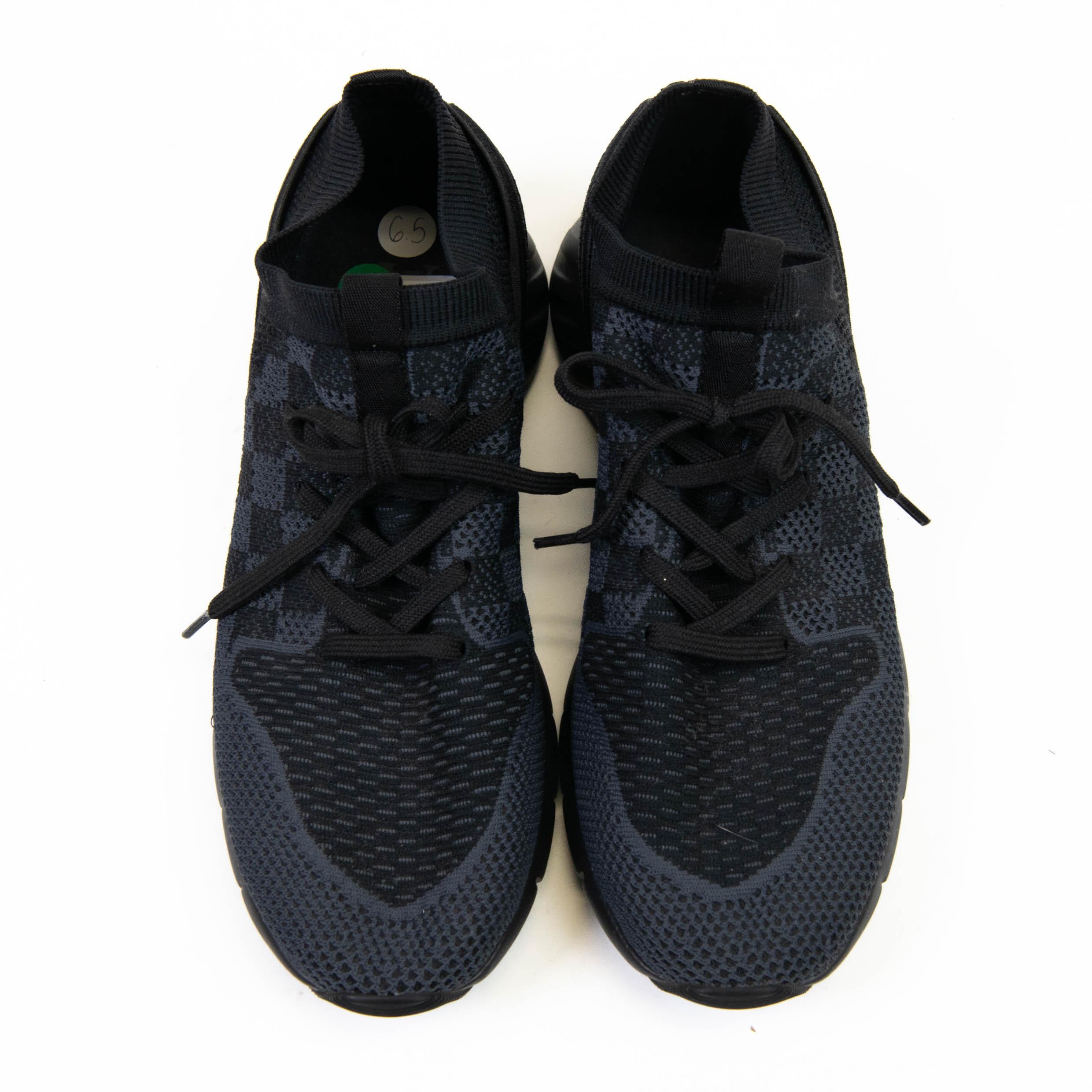 100% authentisch 

Diese Fastlane-Sneakers von Louis Vuitton bieten Komfort und sind trendy und stilvoll. Das Äußere dieses Paares wurde sorgfältig aus Damier-Nylon und Nubuk-Besätzen gefertigt. Sie verfügen über ein geschnürtes Vorderteil und eine