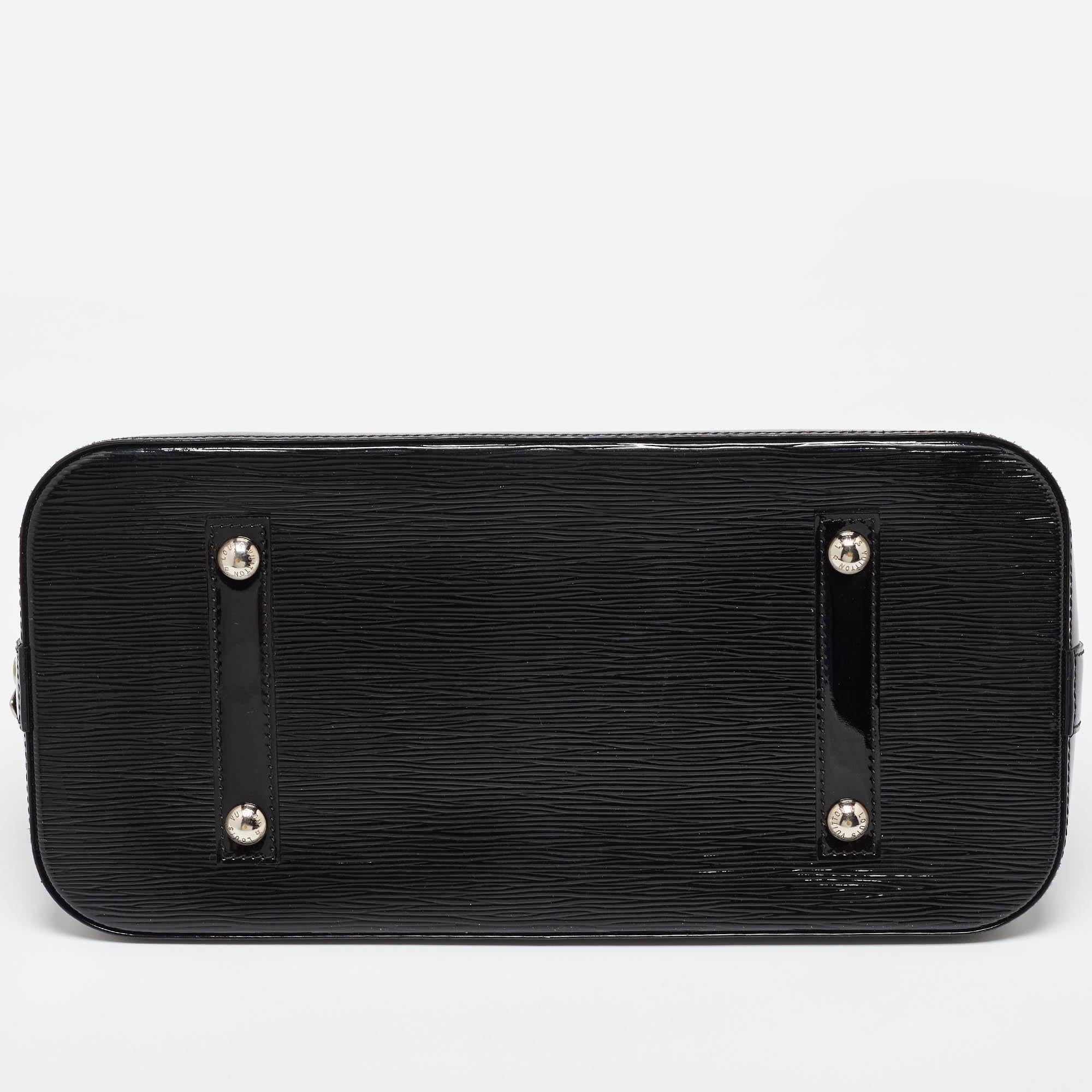 Louis Vuitton - Sac Alma GM en cuir épi noir électrique en vente 2